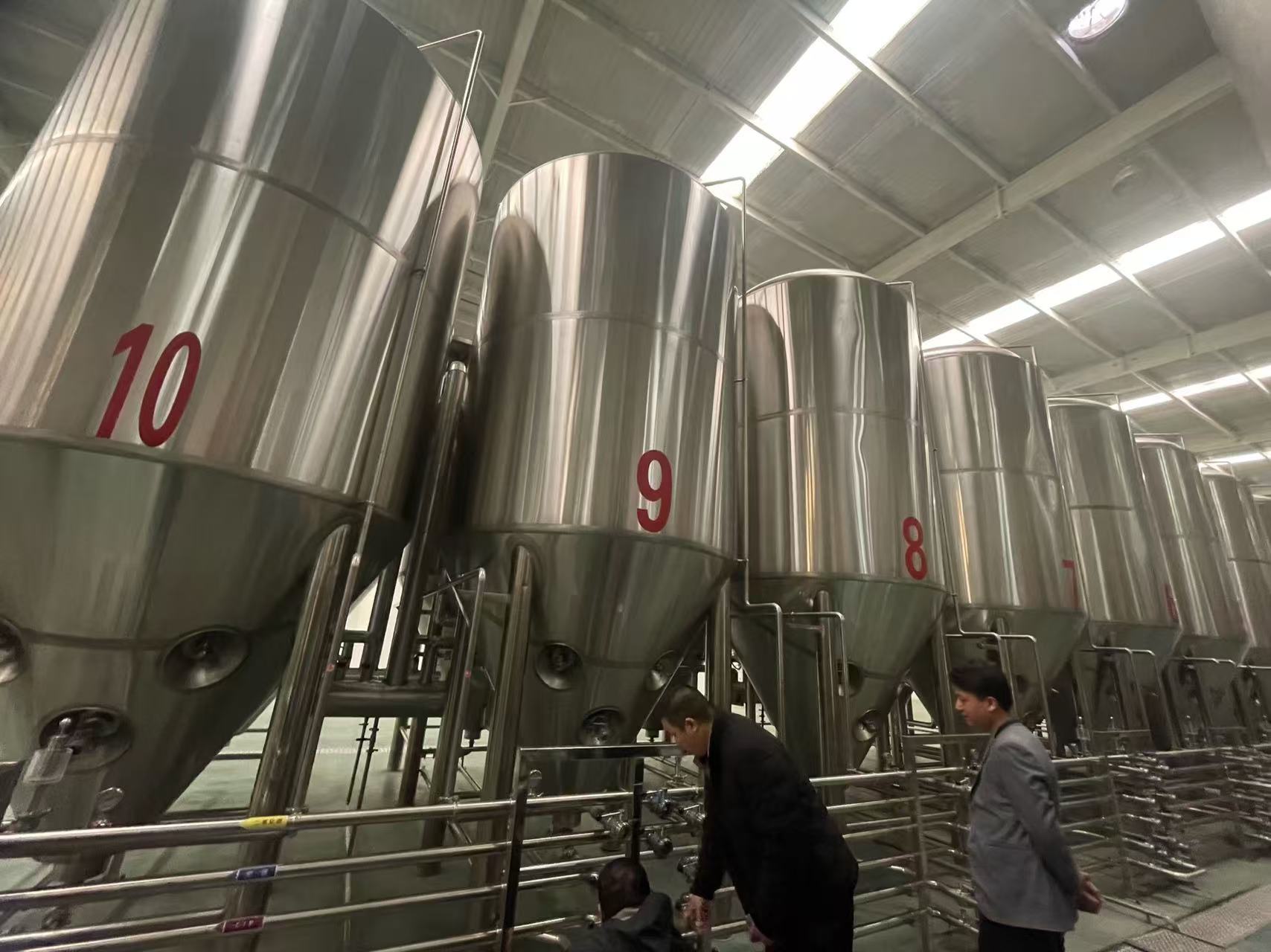 兴山精酿啤酒设备厂—平面布置、设备设计、制造、调试、培训等一条龙服务